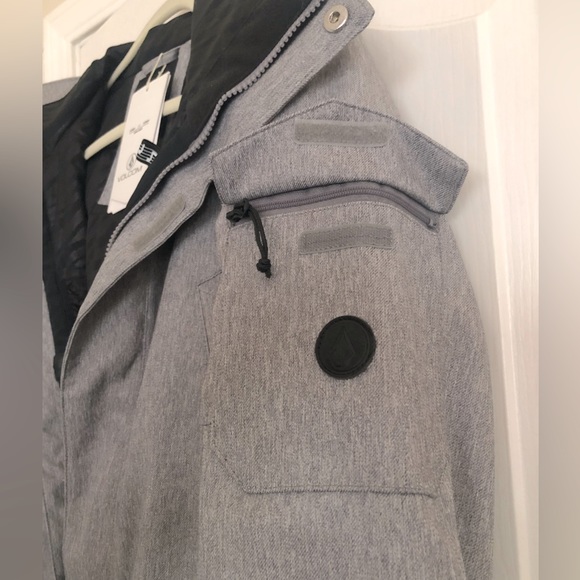 Women’s Volcom snowboard jacket NWT - Picture 8 of 8